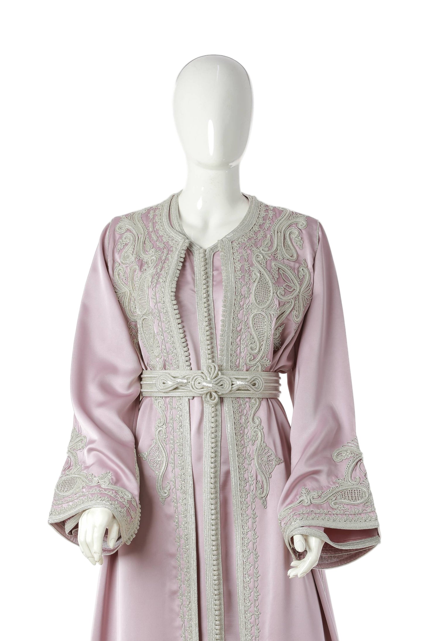 Detailed Amira Spinel Moroccan Kaftan in Blush Pink Silk Drap with Silver Trim and Embroidery – Luxury Women’s Dress Highlighting Sleeve, Neckline, and Waist Design | قفطان مغربي مفصل أميرة سبينيل باللون زهري فاتح من حرير دراب مع حواف وتطريز فضي – فستان نسائي فاخر يبرز تفاصيل الأكمام والياقة والخصر