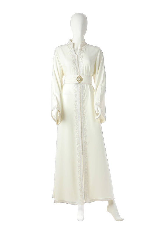 Atlas Musk Moroccan Kaftan in White Silk Crepe with Delicate Silk Trim and Four-Thread Moroccan Embroidery – Elegant Luxury Dress for Women | قفطان مغربي أطلس مسك باللون الأبيض من حرير كريب مع حواف دقيقة وتطريز مغربي بأربعة خيوط – فستان نسائي فاخر وأنيق