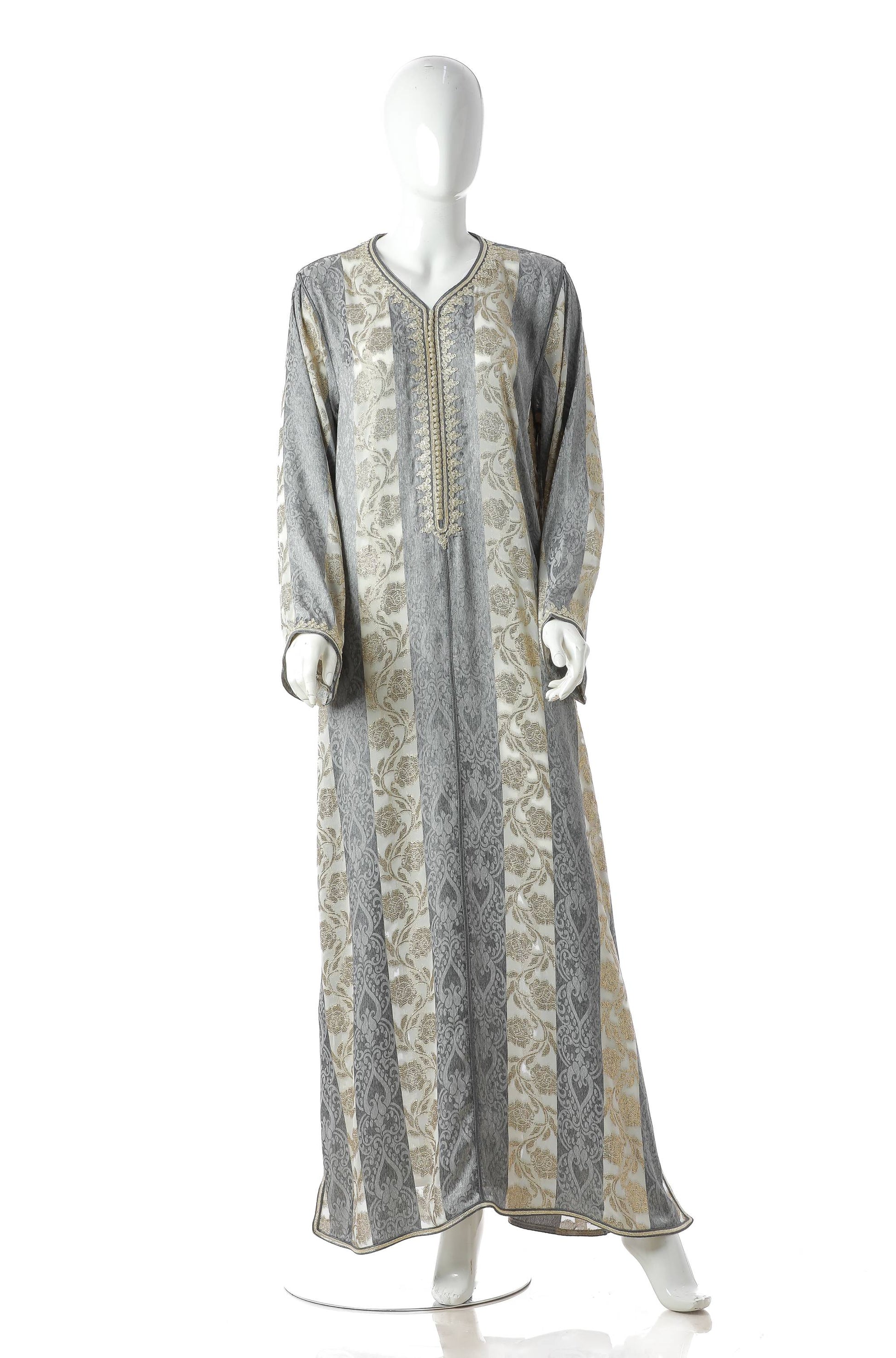 Jawhara Elegance Moroccan Kaftan in Silver and Ivory Silk Brocade with Golden Floral Accents – Sophisticated Luxury Dress for Women | قفطان مغربي جوهرة أناقة باللون الفضي والعاج من بروكار الحرير مع لمسات ذهبية للزهور – فستان نسائي فاخر وأنيق