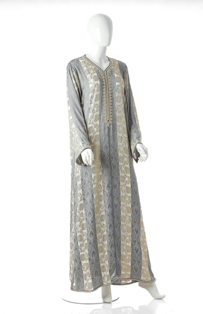 Jawhara Elegance Moroccan Kaftan in Silver and Ivory Silk Brocade with Golden Floral Accents – Majestic Luxury Dress for Women Inspired by Moroccan Tradition | قفطان مغربي جوهرة أناقة باللون الفضي والعاج من بروكار الحرير مع لمسات ذهبية للزهور – فستان نسائي فاخر مستوحى من التراث المغربي