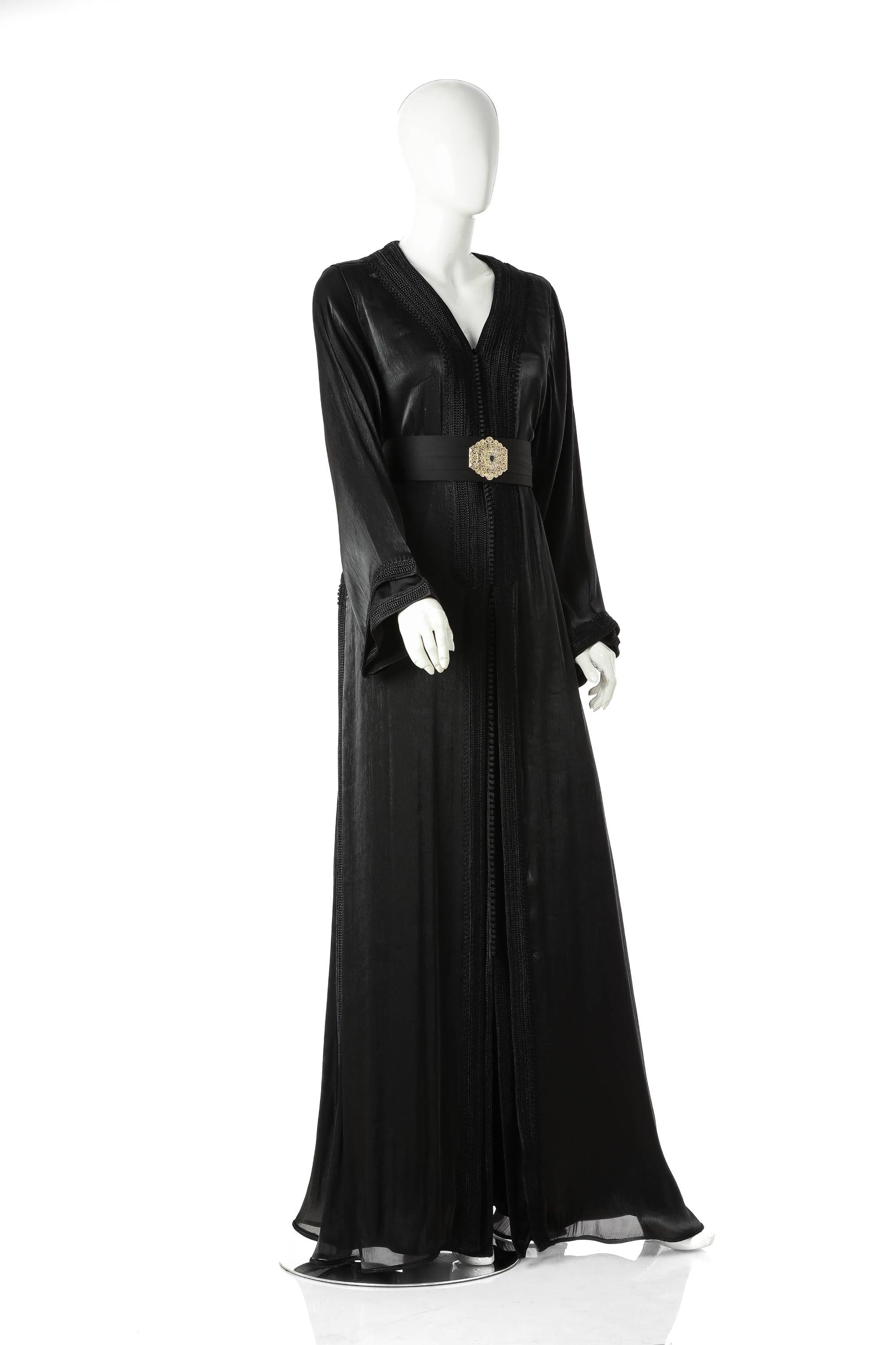 Layali Noir Moroccan Kaftan Takshitha in Deep Black Silk Organza over Silk Satin – Majestic Luxury Dress for Women with Refined Elegance | قفطان مغربي ليالي نوير تكشيطة باللون الأسود الداكن من حرير أورجوزا مع طبقة من حرير ساتان – فستان نسائي فاخر مهيب يتميز بالأناقة الراقية