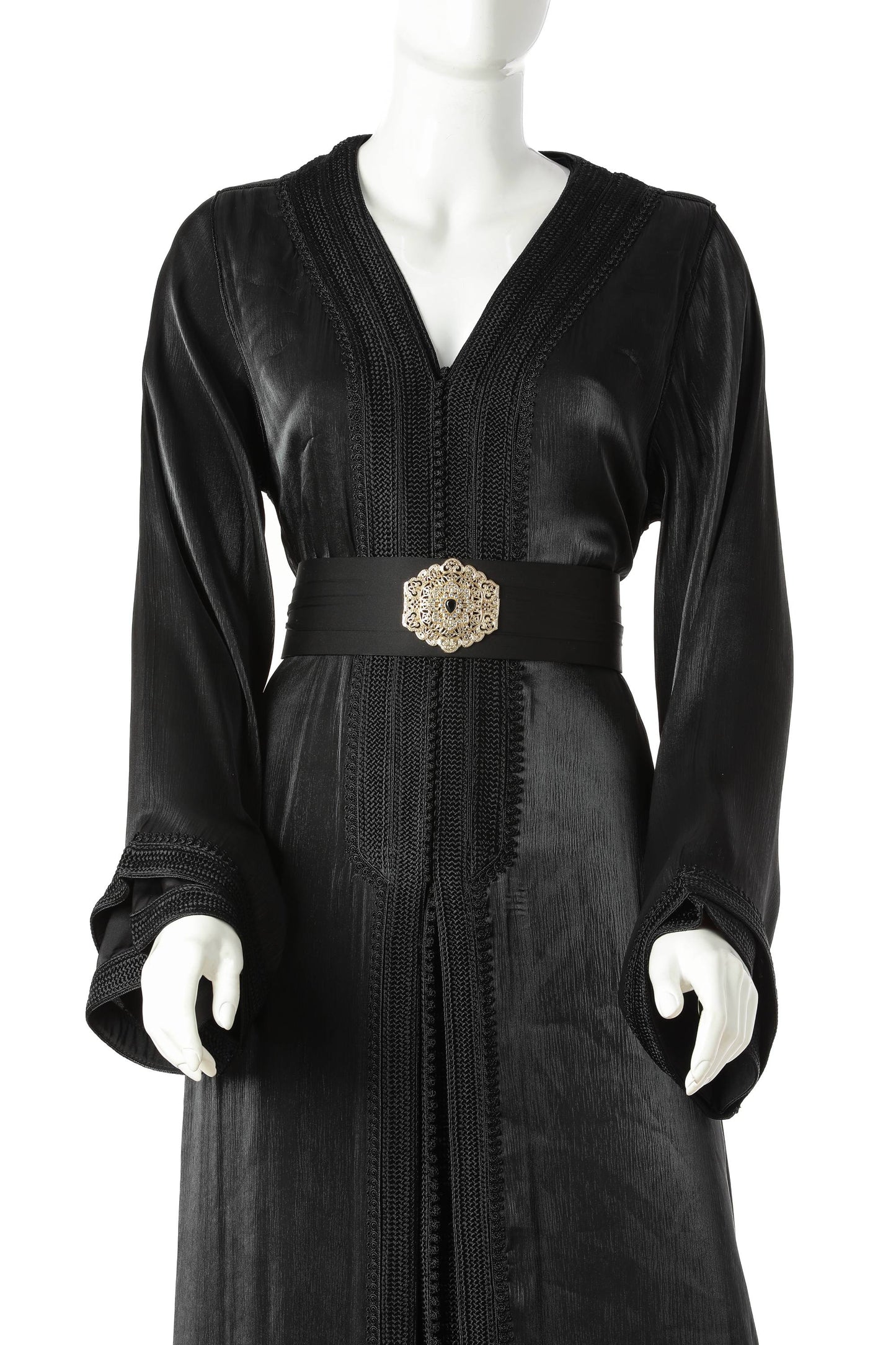 Detailed Layali Noir Moroccan Kaftan Takshitha in Deep Black Silk Organza over Silk Satin – Luxury Women’s Dress Highlighting Sleeve, Neckline, and Flowing Underlay Design | قفطان مغربي مفصل ليالي نوير تكشيطة باللون الأسود الداكن من حرير أورجوزا مع طبقة من حرير ساتان – فستان نسائي فاخر يبرز تفاصيل الأكمام والياقة والطبقة الداخلية