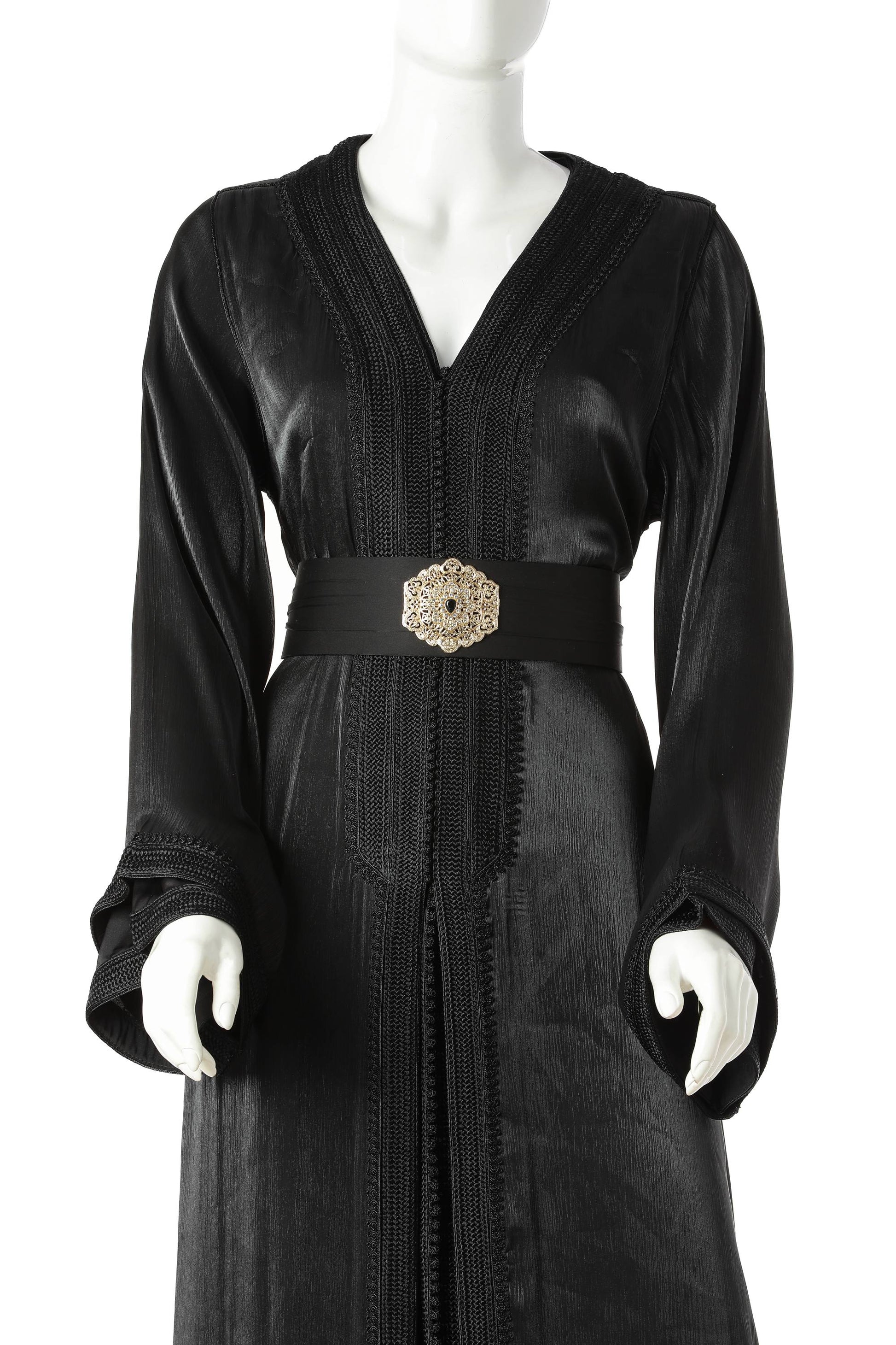 Detailed Layali Noir Moroccan Kaftan Takshitha in Deep Black Silk Organza over Silk Satin – Luxury Women’s Dress Highlighting Sleeve, Neckline, and Flowing Underlay Design | قفطان مغربي مفصل ليالي نوير تكشيطة باللون الأسود الداكن من حرير أورجوزا مع طبقة من حرير ساتان – فستان نسائي فاخر يبرز تفاصيل الأكمام والياقة والطبقة الداخلية