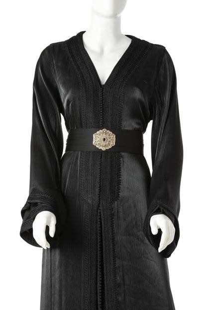 Detailed Layali Noir Moroccan Kaftan Takshitha in Deep Black Silk Organza over Silk Satin – Luxury Women’s Dress Highlighting Sleeve, Neckline, and Flowing Underlay Design | قفطان مغربي مفصل ليالي نوير تكشيطة باللون الأسود الداكن من حرير أورجوزا مع طبقة من حرير ساتان – فستان نسائي فاخر يبرز تفاصيل الأكمام والياقة والطبقة الداخلية