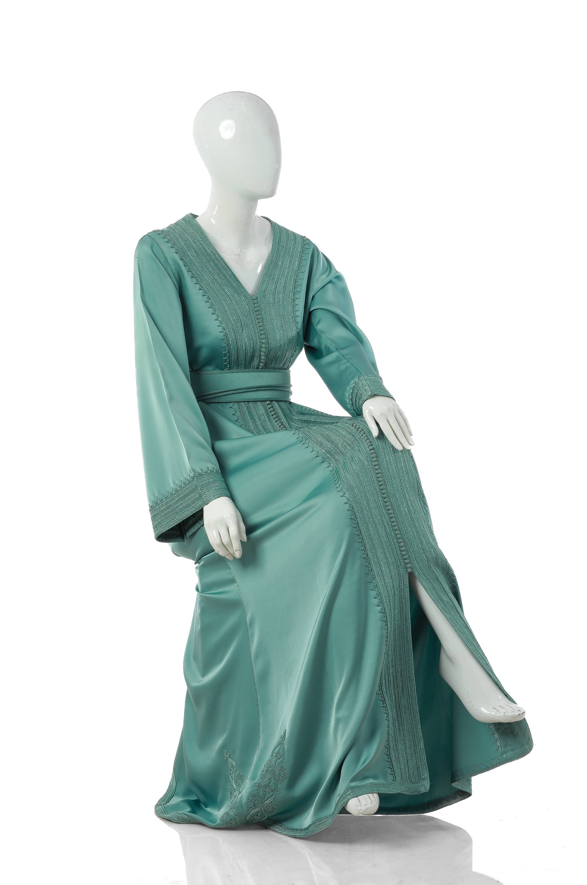 Sahel Jawhar Moroccan Kaftan in Sage Teal Silk Drape with Fine Moroccan Embroidery – Regal Elegant Women’s Dress with Flowing Silhouette on Mannequin | قفطان مغربي ساحل جوهر باللون أخضر باهت من حرير دراب مع تطريز مغربي دقيق – فستان نسائي راقٍ وأنيق مع تصميم متدفق على مانيكان