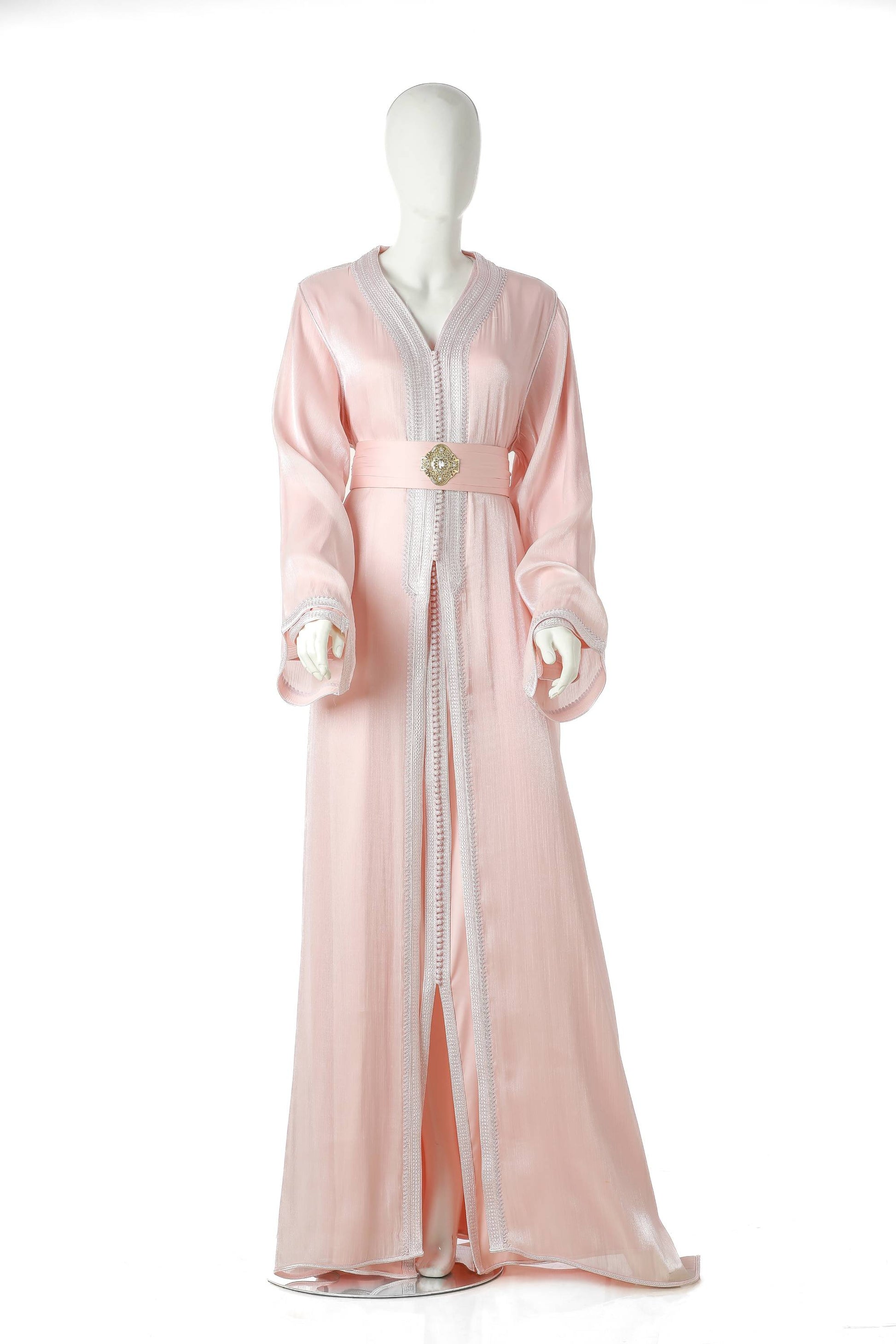 Ward Sultana Moroccan Kaftan Takshitha in Soft Blush Pink Silk Organza over Silk Satin – Elegant Luxury Dress for Women | قفطان مغربي ورد سلطانة تكشيطة باللون زهري فاتح من حرير أورجوزا مع طبقة من حرير ساتان – فستان نسائي فاخر وأنيق