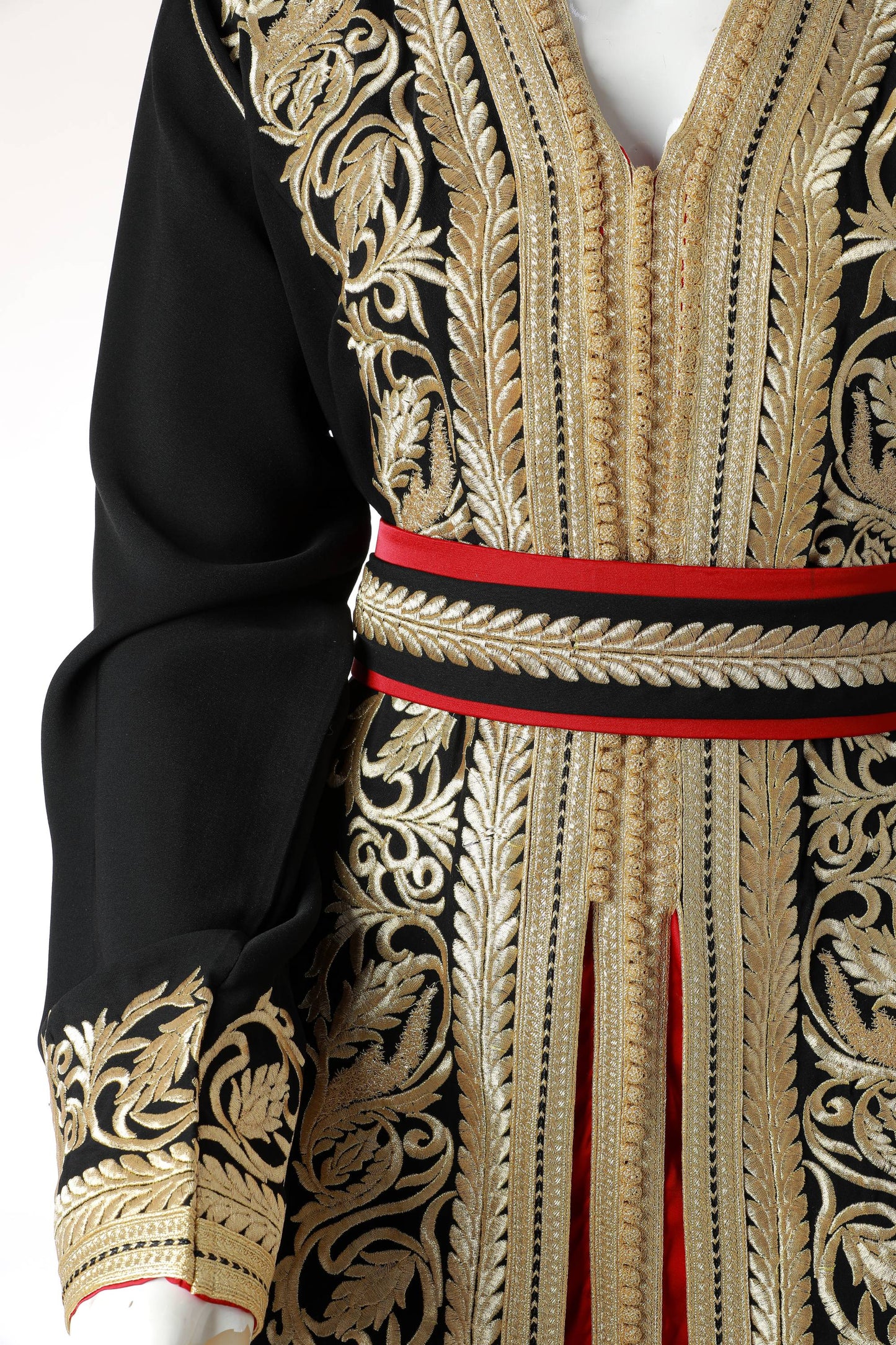 Yaqut Marrakesh Moroccan Kaftan in Black Silk Crepe with Gold Embroidery and Crimson Under-Kaftan – Luxury Women’s Dress Highlighting Intricate Sleeve and Waist Design | قفطان مغربي ياقوت مراكش من حرير كريب أسود بتطريز ذهبي وقفطان داخلي قرمزي – فستان نسائي فاخر يبرز التفاصيل الدقيقة للأكمام والخصر