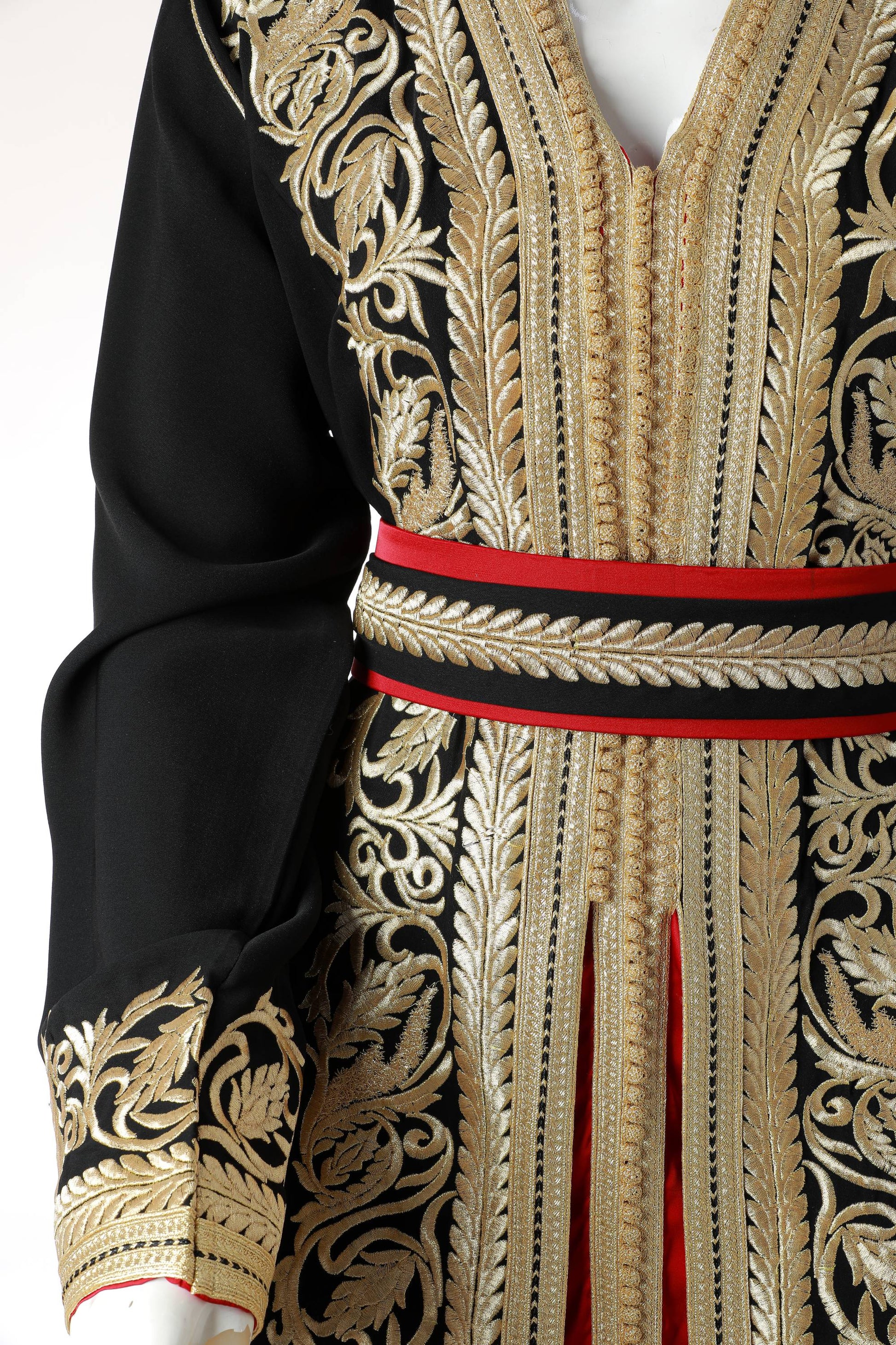 Yaqut Marrakesh Moroccan Kaftan in Black Silk Crepe with Gold Embroidery and Crimson Under-Kaftan – Luxury Women’s Dress Highlighting Intricate Sleeve and Waist Design | قفطان مغربي ياقوت مراكش من حرير كريب أسود بتطريز ذهبي وقفطان داخلي قرمزي – فستان نسائي فاخر يبرز التفاصيل الدقيقة للأكمام والخصر