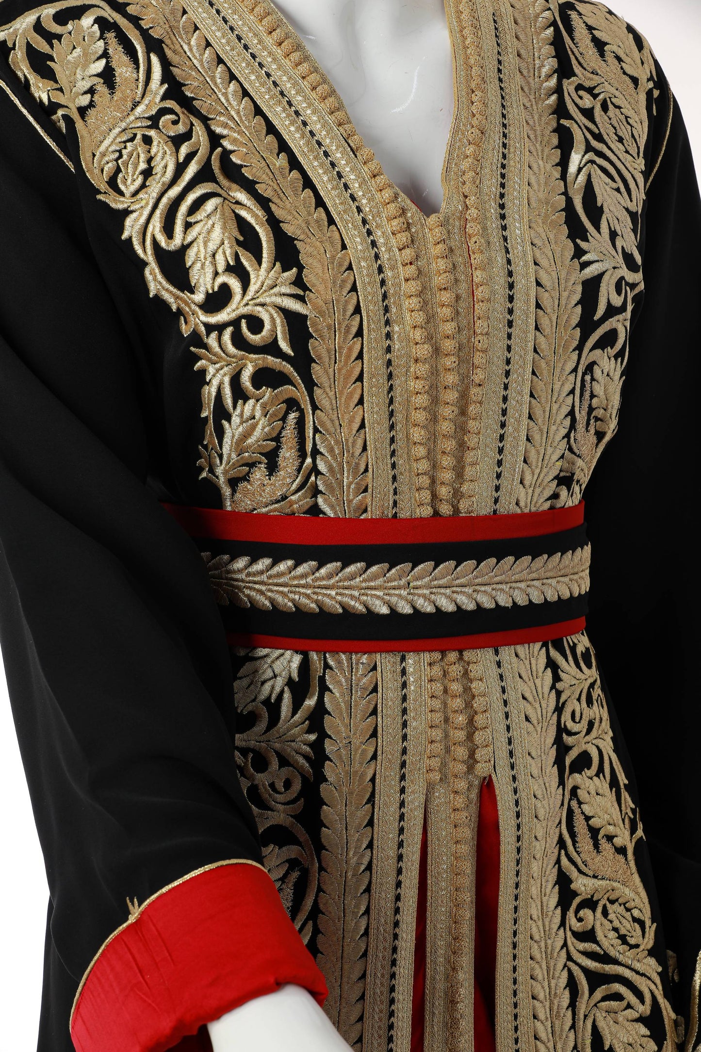 Luxury Yaqut Marrakesh Moroccan Kaftan in Black Silk Crepe with Gold Embroidery and Crimson Under-Kaftan – Elegant Women’s Dress Highlighting Intricate Embroidery and Sleeve Detail | قفطان مغربي فاخر ياقوت مراكش من حرير كريب أسود بتطريز ذهبي وقفطان داخلي قرمزي – فستان نسائي أنيق يبرز التطريز الدقيق وتفاصيل الأكمام