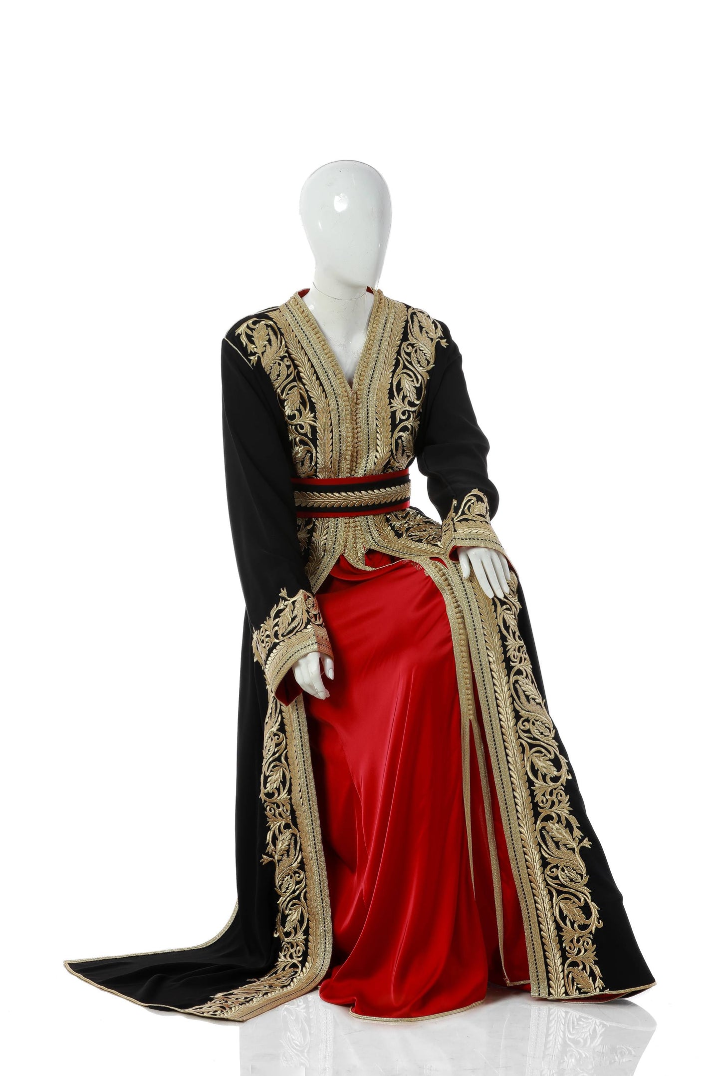 Yaqut Marrakesh Moroccan Kaftan in Black Silk Crepe with Gold Embroidery and Crimson Under-Kaftan – Flowing Elegant Women’s Dress on Mannequin | قفطان مغربي ياقوت مراكش من حرير كريب أسود بتطريز ذهبي مع قفطان داخلي قرمزي – فستان نسائي فاخر ومتدفق على مانيكان