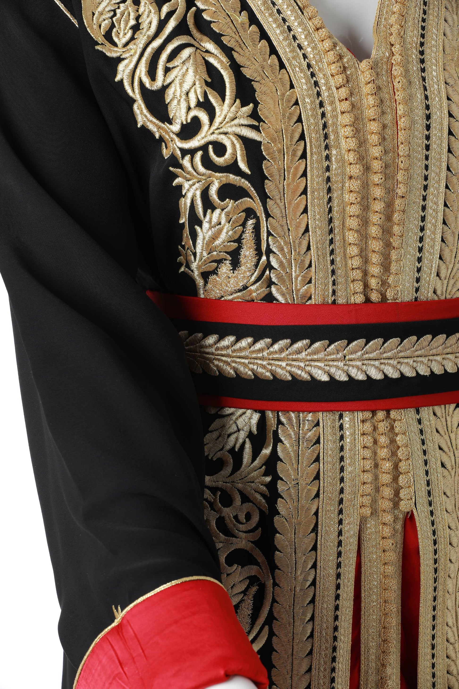 Yaqut Marrakesh Moroccan Kaftan in Black Silk Crepe with Gold Embroidery and Crimson Under-Kaftan – Luxury Women’s Dress Highlighting Sleeve and Waist Detail | قفطان مغربي ياقوت مراكش من حرير كريب أسود بتطريز ذهبي وقفطان داخلي قرمزي – فستان نسائي فاخر يبرز تفاصيل الأكمام والخصر