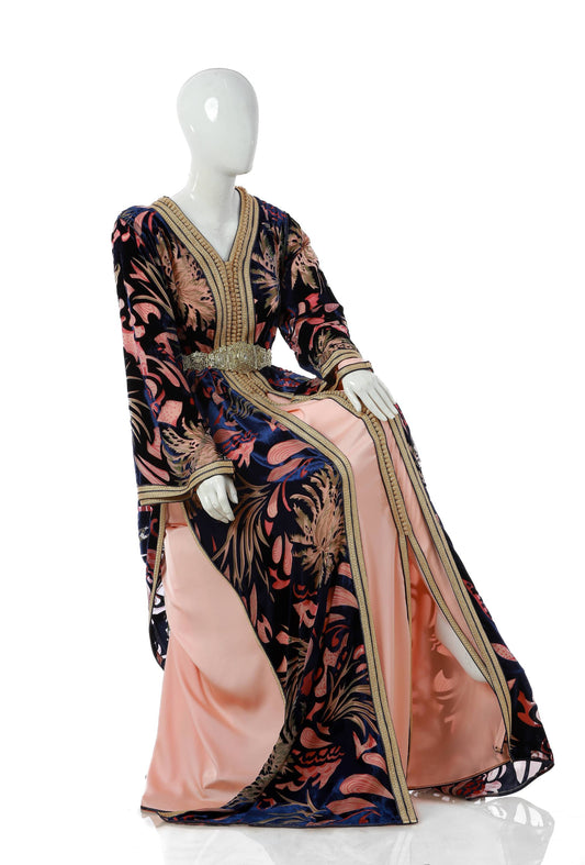 Zahra Royal Moroccan Kaftan in Midnight Blue Silk Velvet with Silver Trim and Blush-Coral Accents – Regal Elegant Women’s Dress with Flowing Under-Kaftan on Mannequin | قفطان مغربي زهراء رويال باللون أزرق منتصف الليل من حرير مخملي مع حواف فضية ولمسات بلش ومرجانية – فستان نسائي راقٍ وأنيق مع قفطان داخلي متدفق على مانيكان